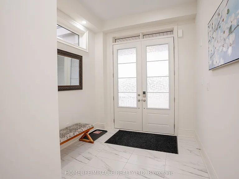 93 Bluebird Blvd — Photo 4