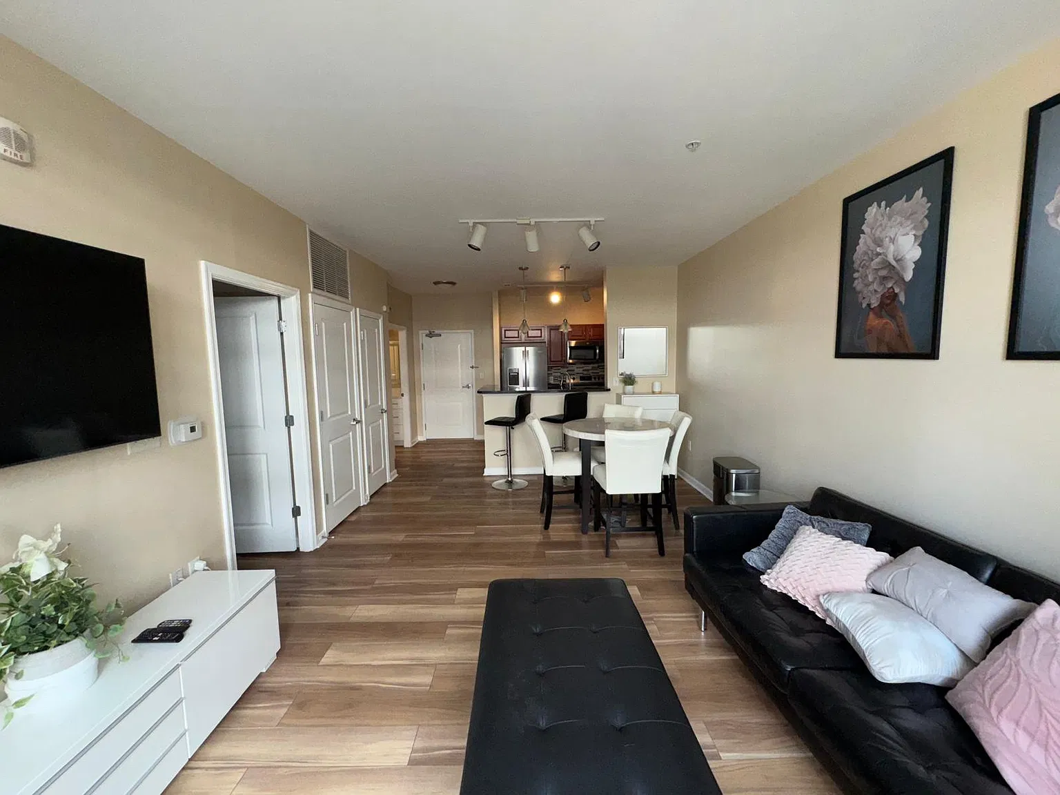 1 bed, 800 sqft, $1,940 — Photo 1