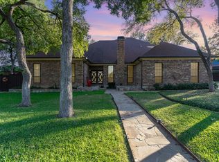 816 April Sound Ct, Fort Worth, TX 76120