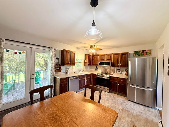 3rd image of 5 Laflure Ln