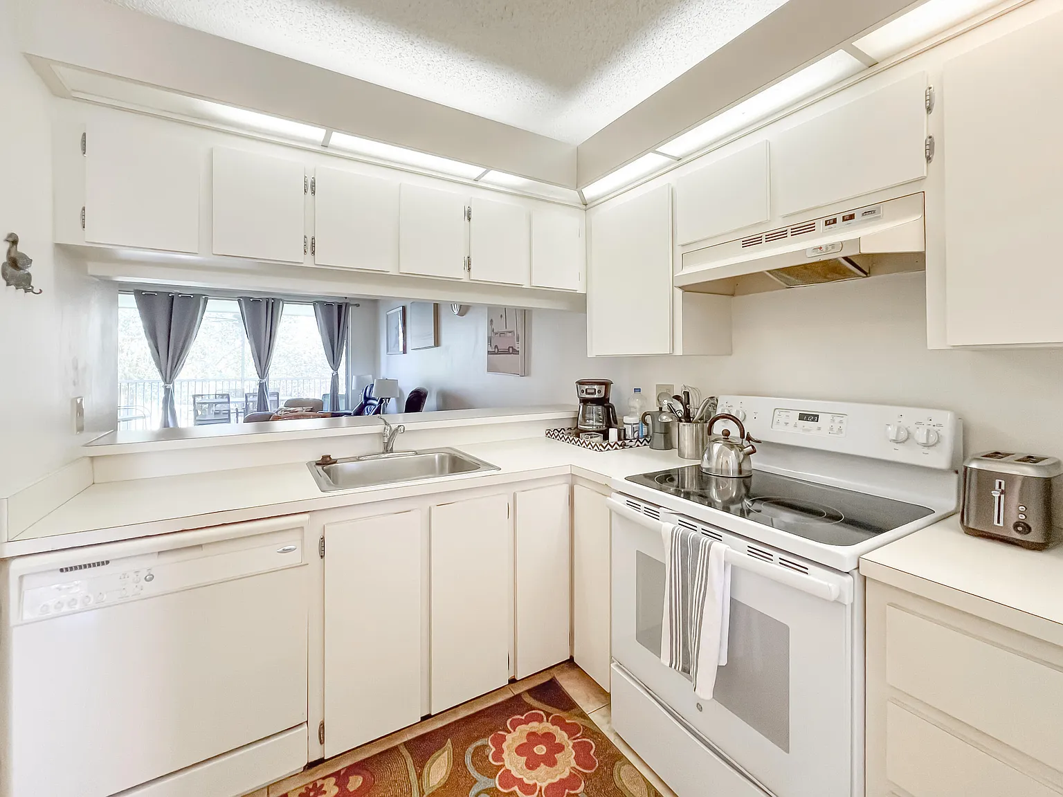 2 bed, 2.0 bath, 1056 sqft, $2,200 — Photo 3