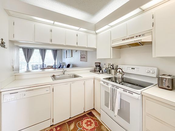 3rd image of 353 S Us Highway 1 APT B309