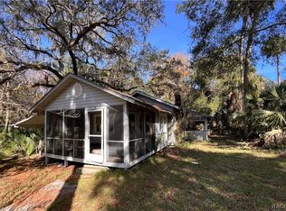 18 63rd St, Yankeetown, FL 34498