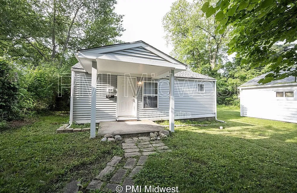 2 bed, 1.0 bath, 804 sqft, $1,149 — Photo 2
