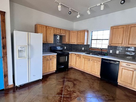 2nd image of 924 North St #9504B6919