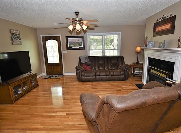 4th image of 3466 Leaning Pine Dr