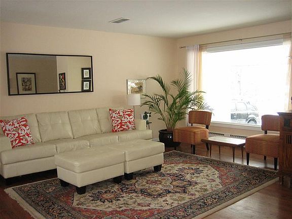3rd image of 943 Lennox St