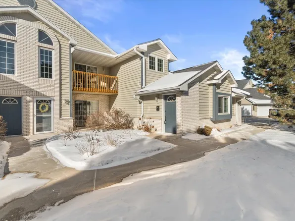 W240N2524 E Parkway Meadow CIRCLE #5, Pewaukee, WI 53072