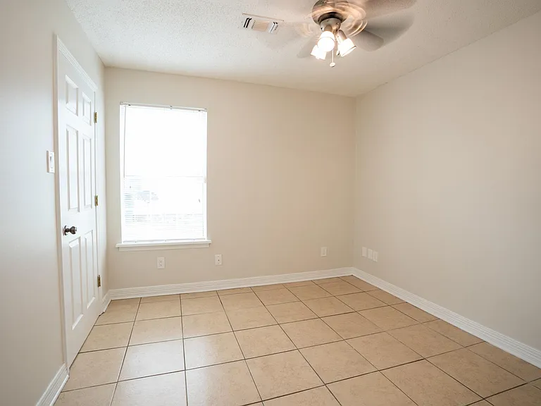 714 Center St — Photo 8