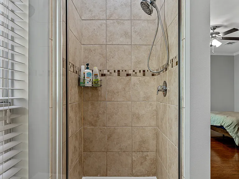 8915 Glenmora Dr — Photo 20