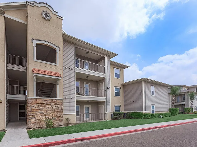 Retama Village Apartments — Photo 5