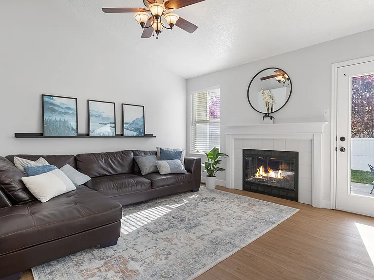 318 E Spyglass Dr — Photo 8