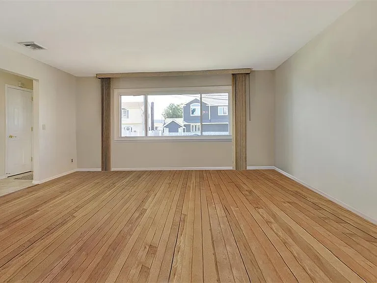 142 S 6th St — Photo 7
