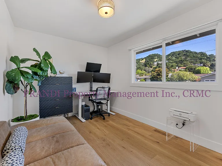 429 Blackstone Dr — Photo 8