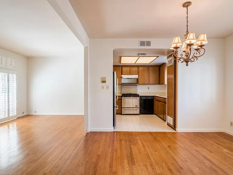 545 South St #4 — Photo 9