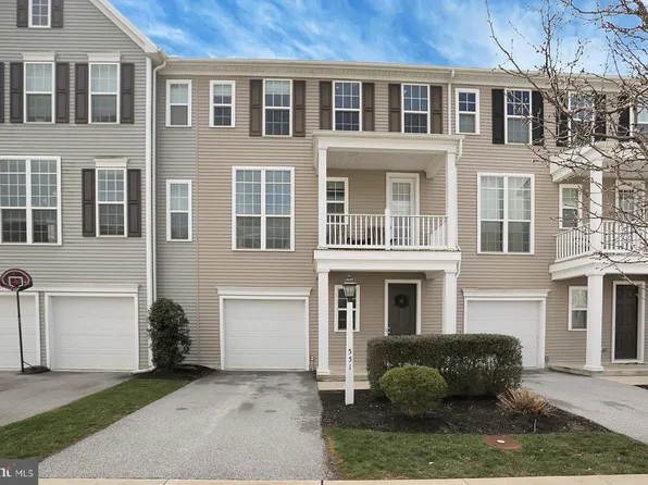 551 Fawn Ln, Hummelstown, PA 17036