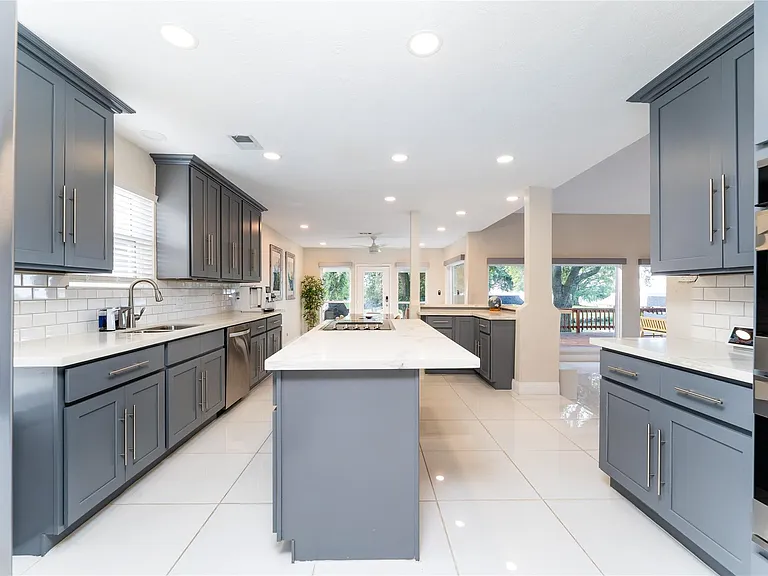 8311 Amber Cove Dr — Photo 7
