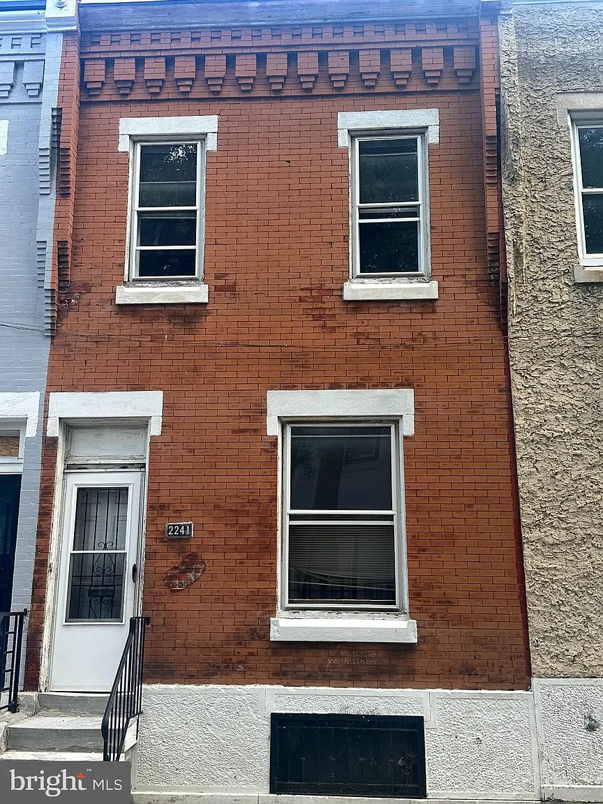 2241 N Lambert St photo 1