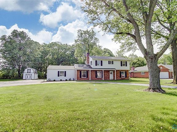 2nd image of 815 Cherry Hill Dr