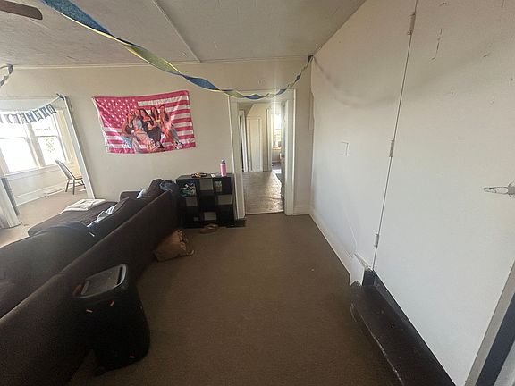 5th image of 667 Price St