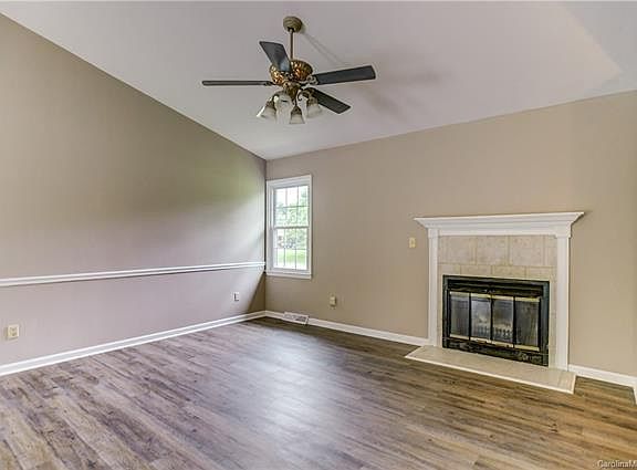 2nd image of 147 Bonnie Ln