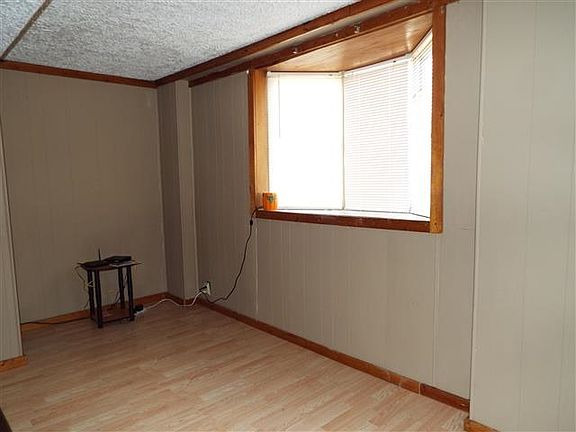 5th image of 115 E Illinois St