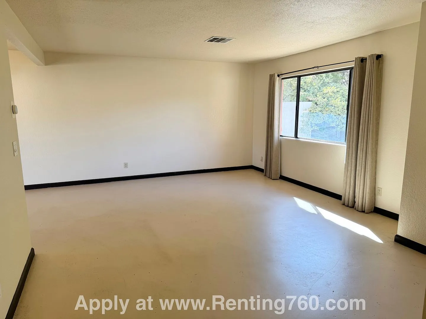 Beautiful Home In The Desirable Country Club Neighborhood! — Photo 4