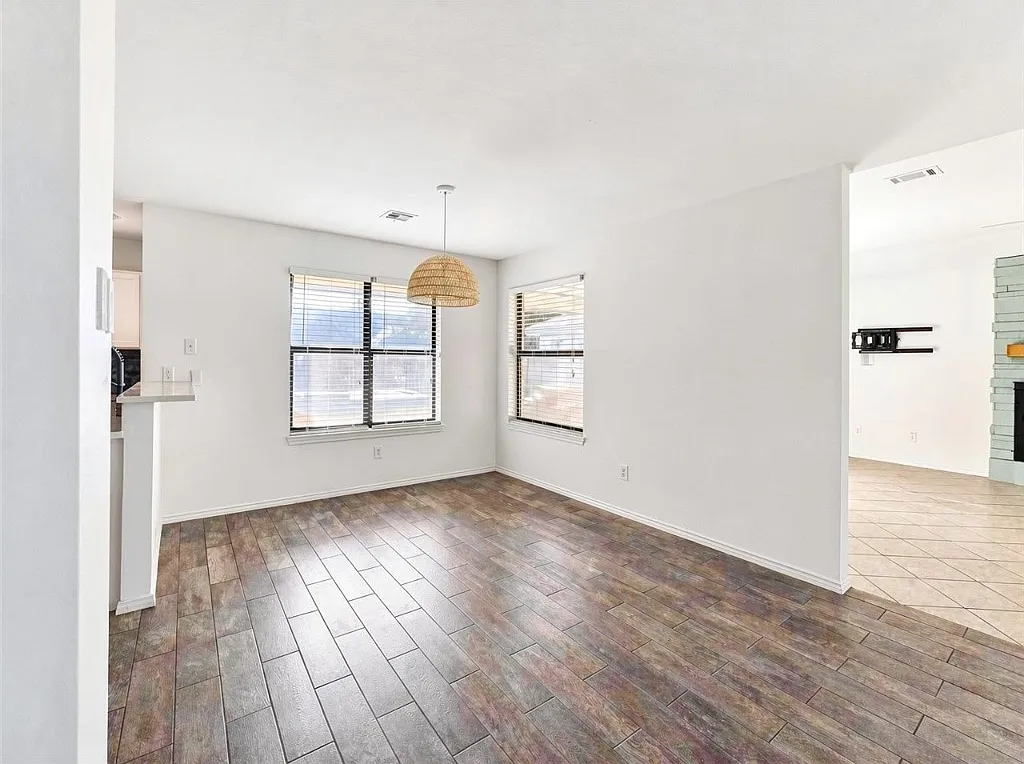3 bed, 2.5 bath, 1687 sqft, $2,950 — Photo 3