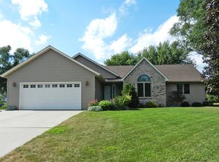 304 Ridgecrest Dr, Cannon Falls, MN 55009