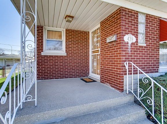4th image of 439 Greenbay Ave