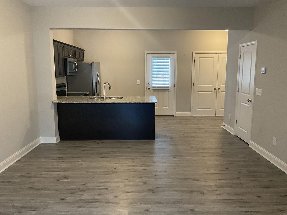 2nd image of 108H Blue St #1