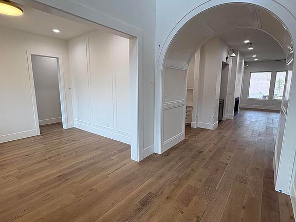 5th image of 2926 E Rowan Ln