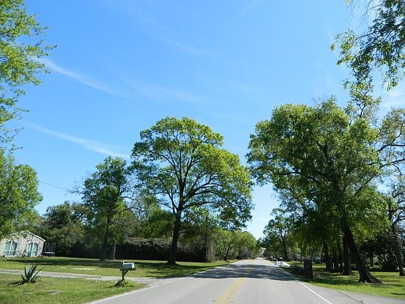 5th image of 2102 E Texas Ave
