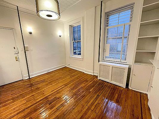 2nd image of 220 Waverly Pl APT 1