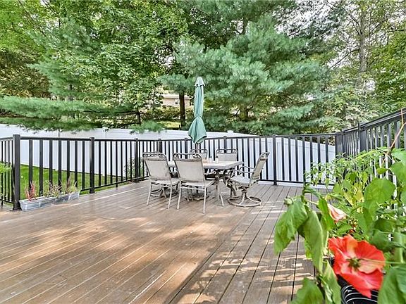 4th image of 1506 Tamarack Dr
