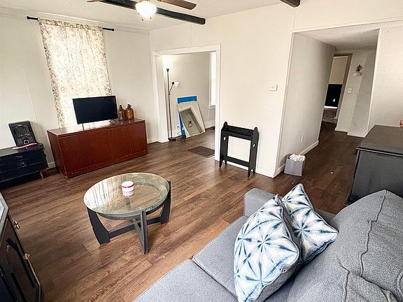 4th image of 1812 Bank St