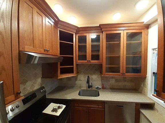 Kitchen with multiple levels of lighting and 3 piece crown molding