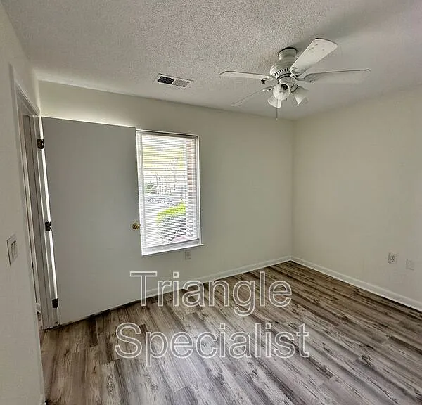 1420 Collegiate Cir #101 — Photo 4