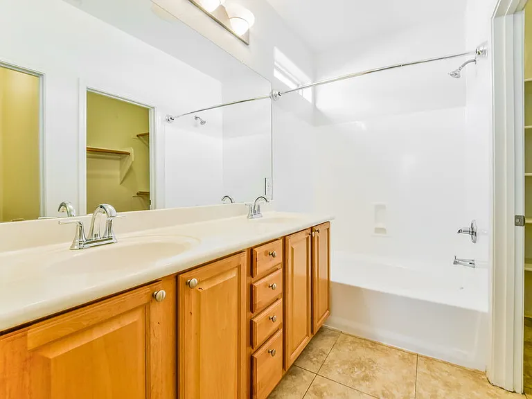 347 N Wesley — Photo 11