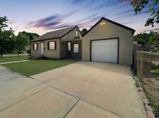 504 N Elmwood Dr, Aurora, IL 60506