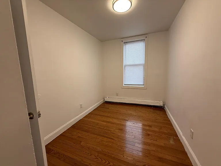 27 E 17th St #3 — Photo 5