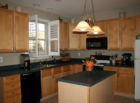 Kitchen with Isle
