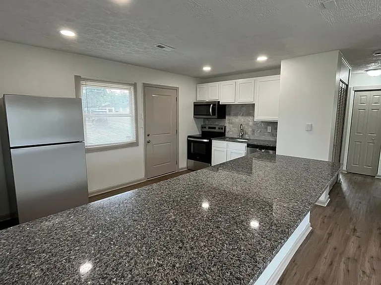 2083 Penrose Dr — Photo 5