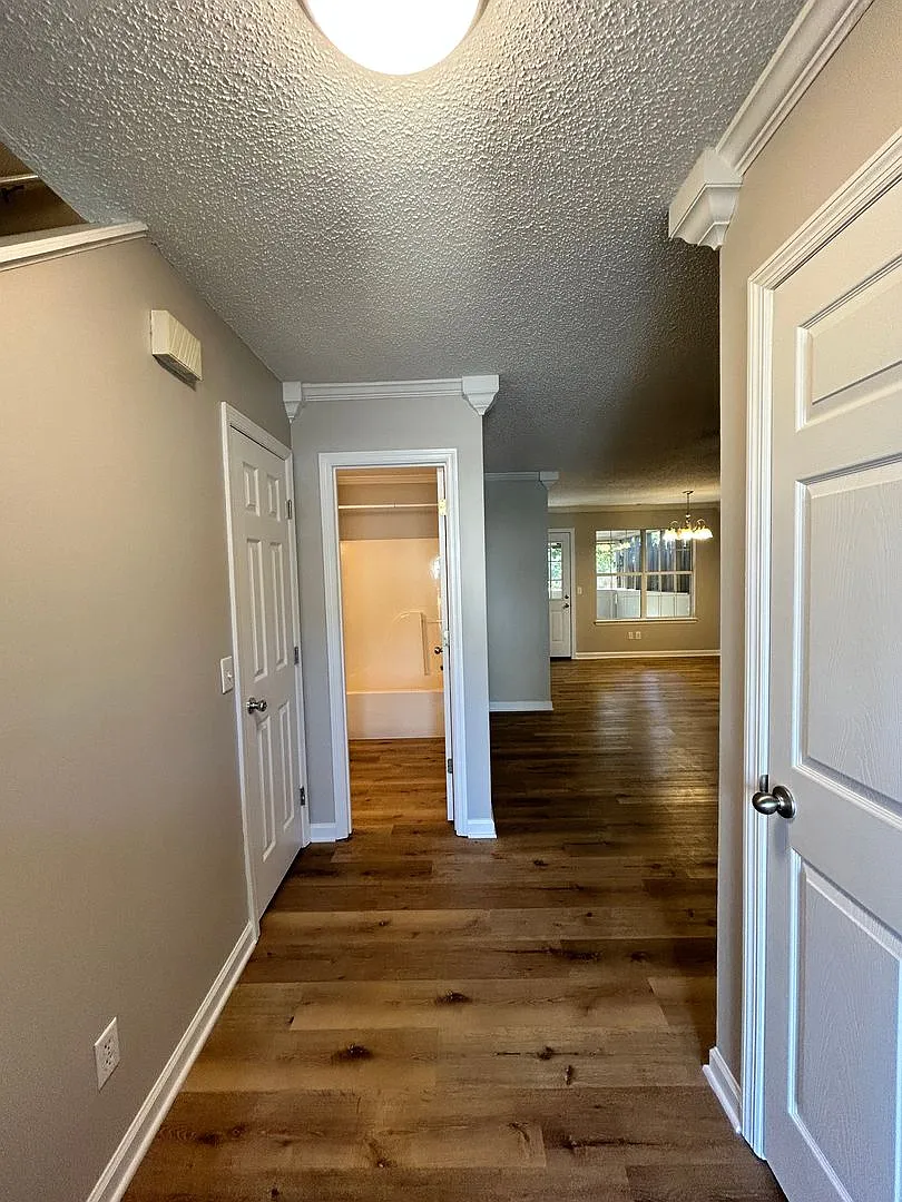 East Brainerd Townhome! 2 beds, 2 baths, garage, fenced back yard & screened porch! — Photo 4