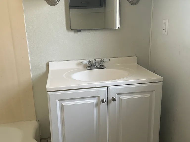 776 E Main St #1 — Photo 8