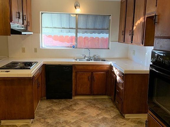 4th image of 122 Stirling Ct