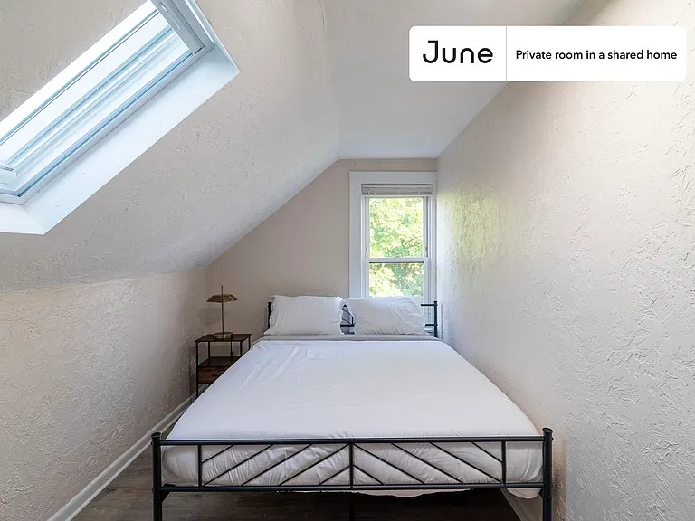 21 Easton St #E — Photo 2