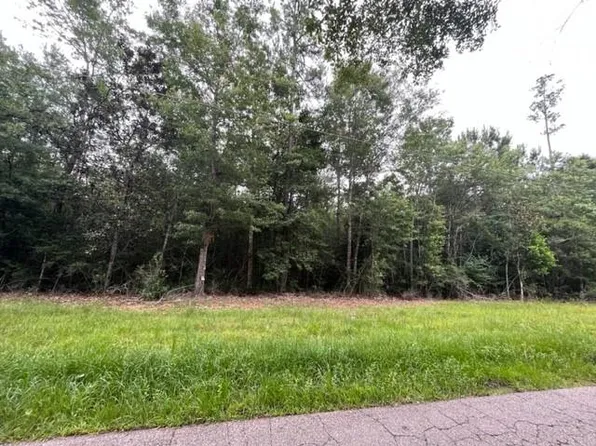 Helen St, Lacombe, LA 70445