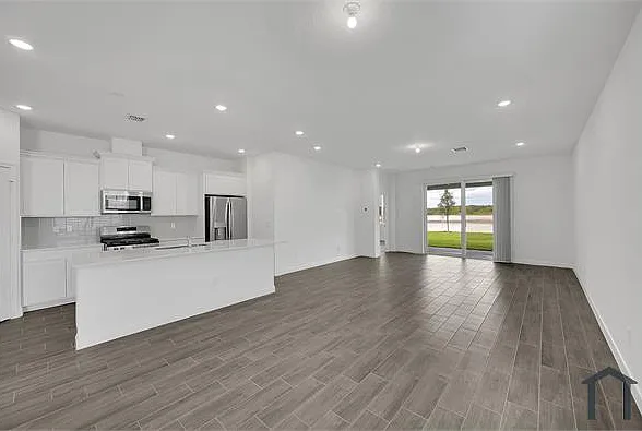 19465 Whispering Creek Rd — Photo 1