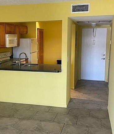 5th image of 20815 NE 8th Ct